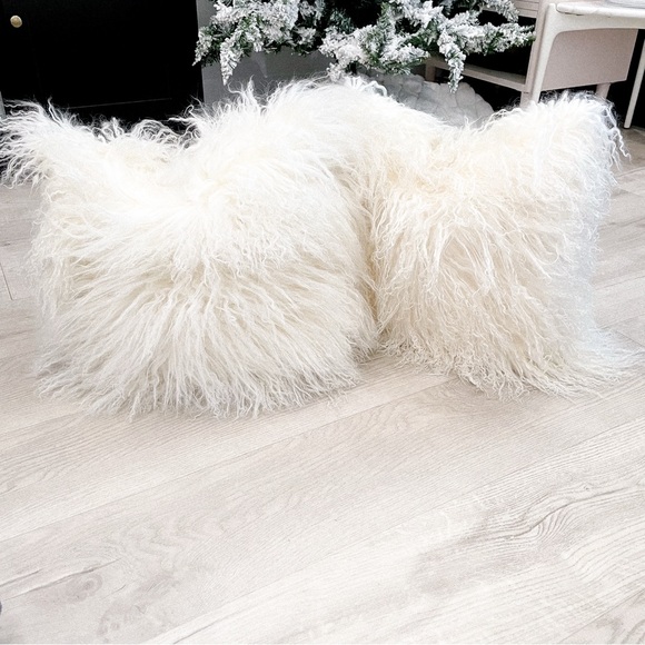 set of 2 williams sonoma genuine fur decorative accent pillows
